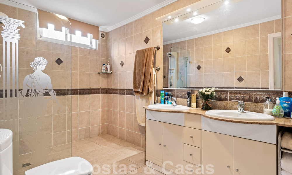 Maison espagnole à vendre sur un vaste terrain situé dans une zone tranquille à une courte distance du centre d'Estepona 50904