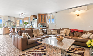 Maison espagnole à vendre sur un vaste terrain situé dans une zone tranquille à une courte distance du centre d'Estepona 50906 