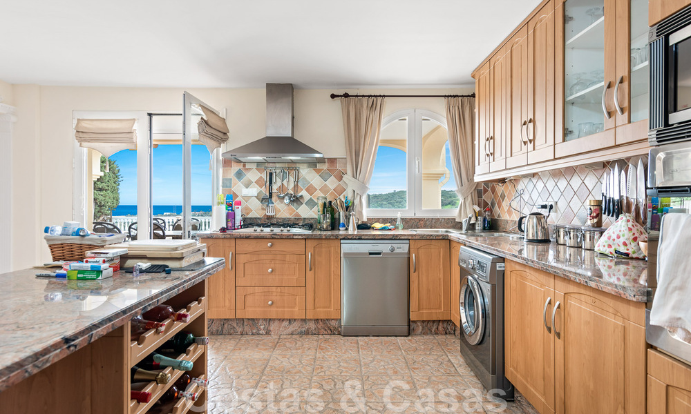 Maison espagnole à vendre sur un vaste terrain situé dans une zone tranquille à une courte distance du centre d'Estepona 50908