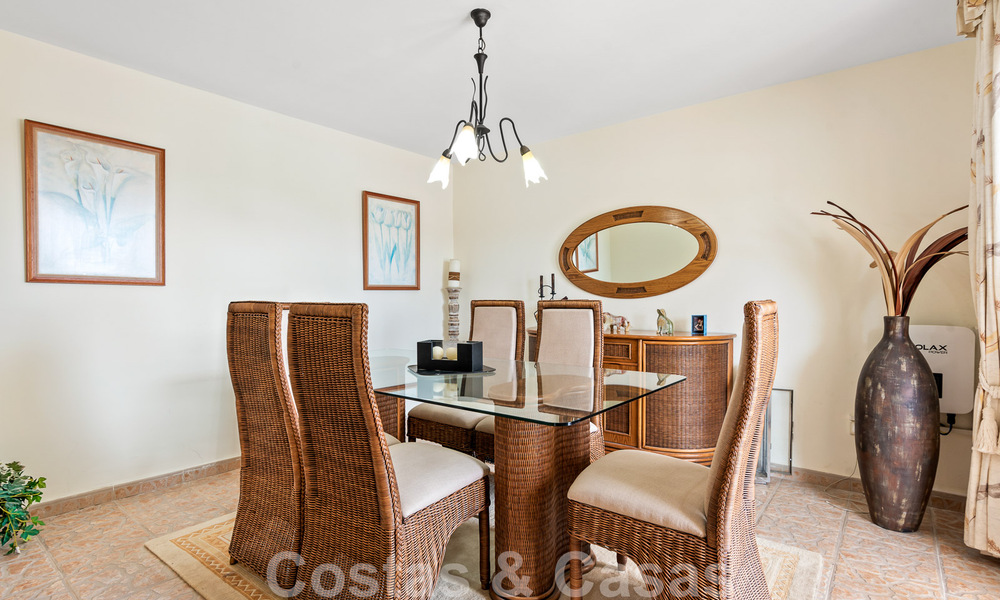 Maison espagnole à vendre sur un vaste terrain situé dans une zone tranquille à une courte distance du centre d'Estepona 50910