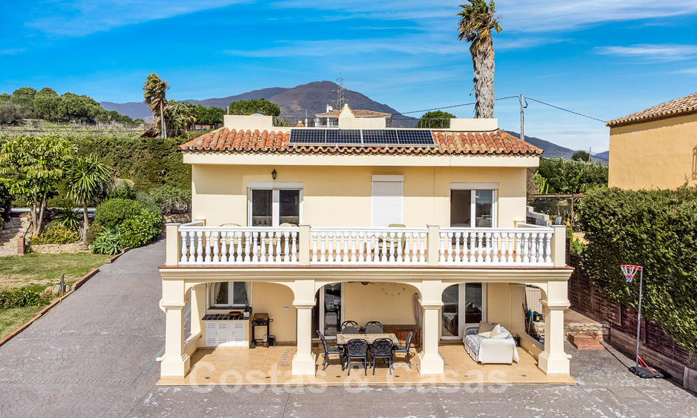 Maison espagnole à vendre sur un vaste terrain situé dans une zone tranquille à une courte distance du centre d'Estepona 50912