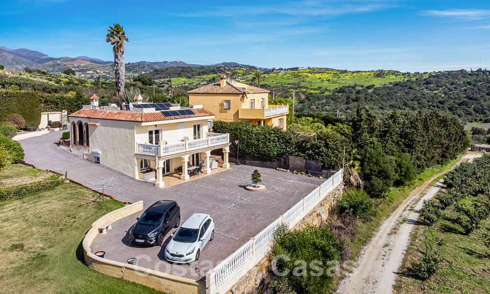 Maison espagnole à vendre sur un vaste terrain situé dans une zone tranquille à une courte distance du centre d'Estepona 50914