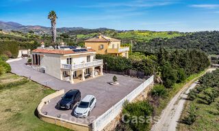 Maison espagnole à vendre sur un vaste terrain situé dans une zone tranquille à une courte distance du centre d'Estepona 50914 