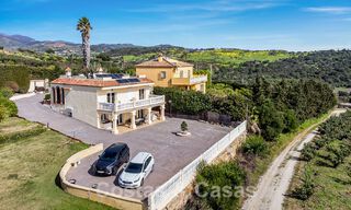 Maison espagnole à vendre sur un vaste terrain situé dans une zone tranquille à une courte distance du centre d'Estepona 50914 
