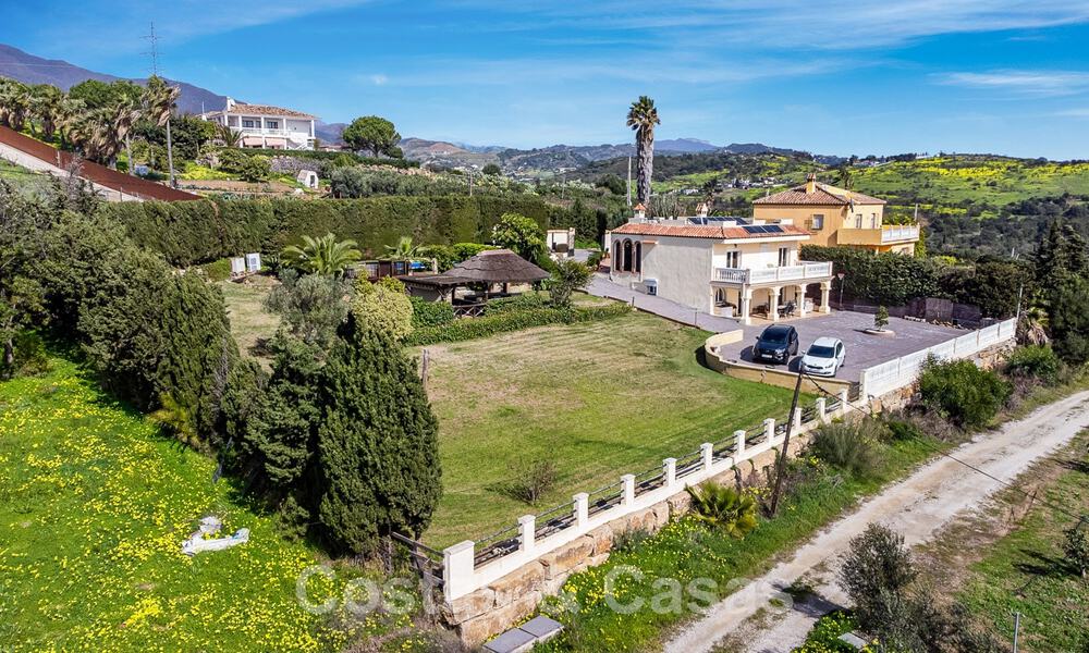 Maison espagnole à vendre sur un vaste terrain situé dans une zone tranquille à une courte distance du centre d'Estepona 50915
