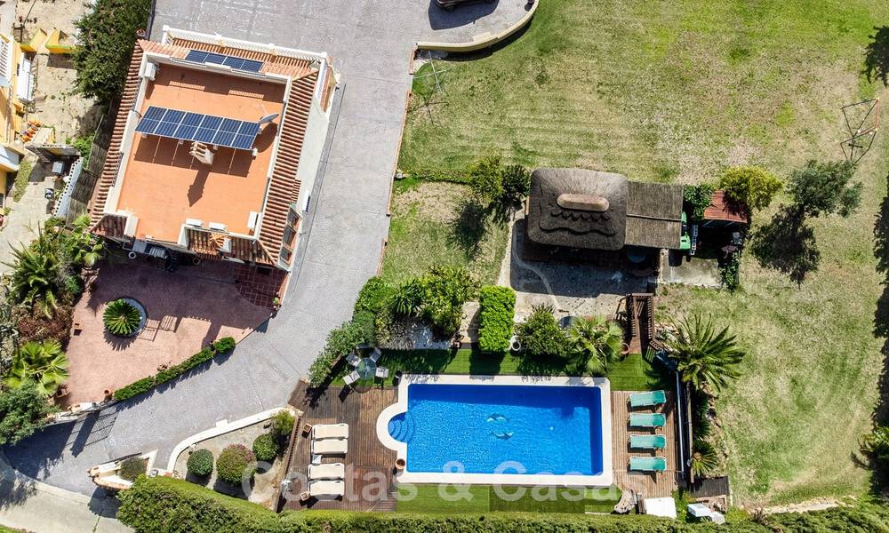 Maison espagnole à vendre sur un vaste terrain situé dans une zone tranquille à une courte distance du centre d'Estepona 50918