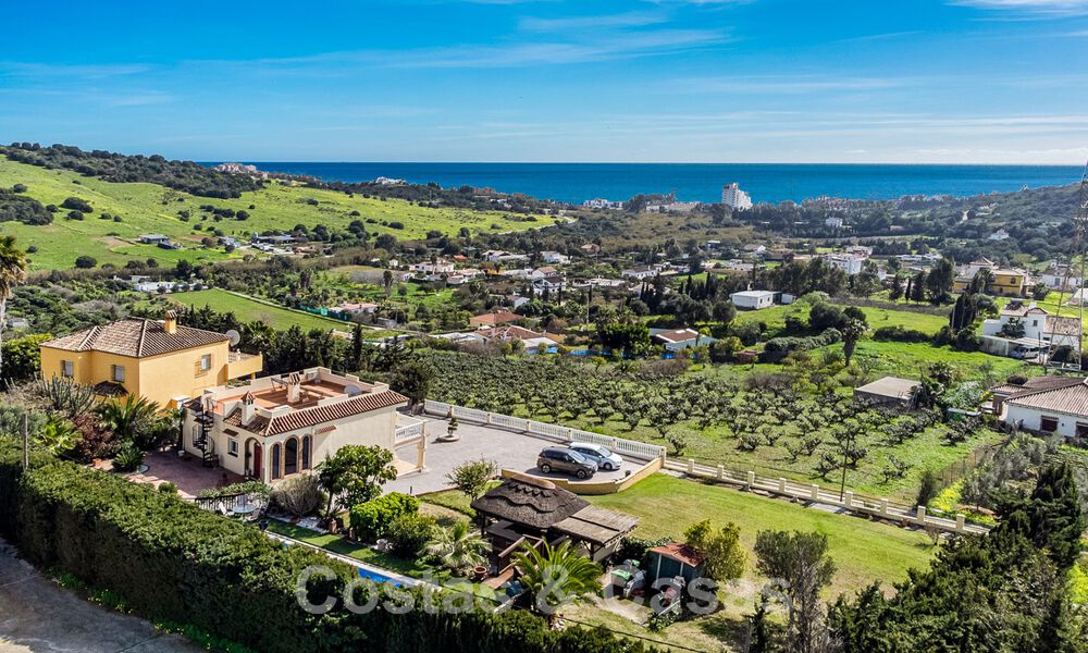 Maison espagnole à vendre sur un vaste terrain situé dans une zone tranquille à une courte distance du centre d'Estepona 50919
