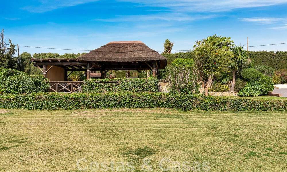 Maison espagnole à vendre sur un vaste terrain situé dans une zone tranquille à une courte distance du centre d'Estepona 50920