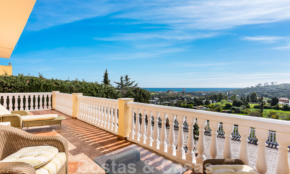 Maison espagnole à vendre sur un vaste terrain situé dans une zone tranquille à une courte distance du centre d'Estepona 50921