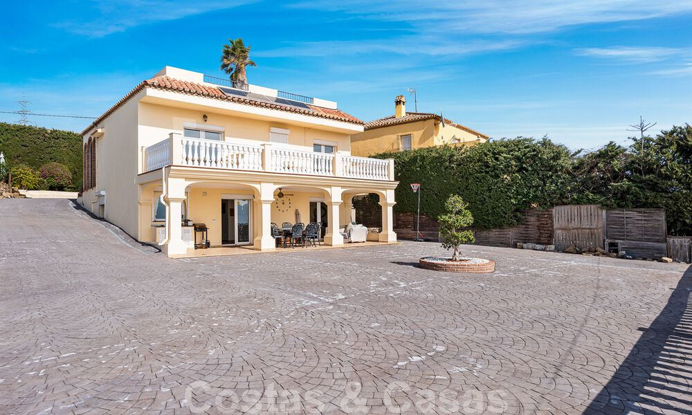 Maison espagnole à vendre sur un vaste terrain situé dans une zone tranquille à une courte distance du centre d'Estepona 50923