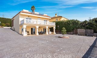 Maison espagnole à vendre sur un vaste terrain situé dans une zone tranquille à une courte distance du centre d'Estepona 50923 
