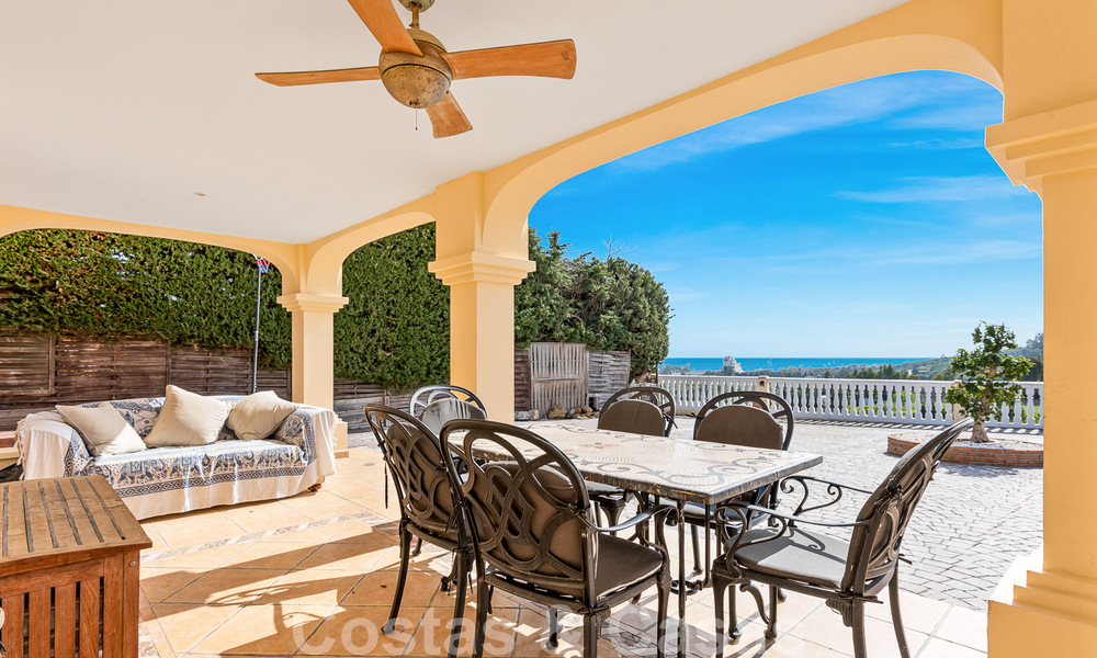 Maison espagnole à vendre sur un vaste terrain situé dans une zone tranquille à une courte distance du centre d'Estepona 50925