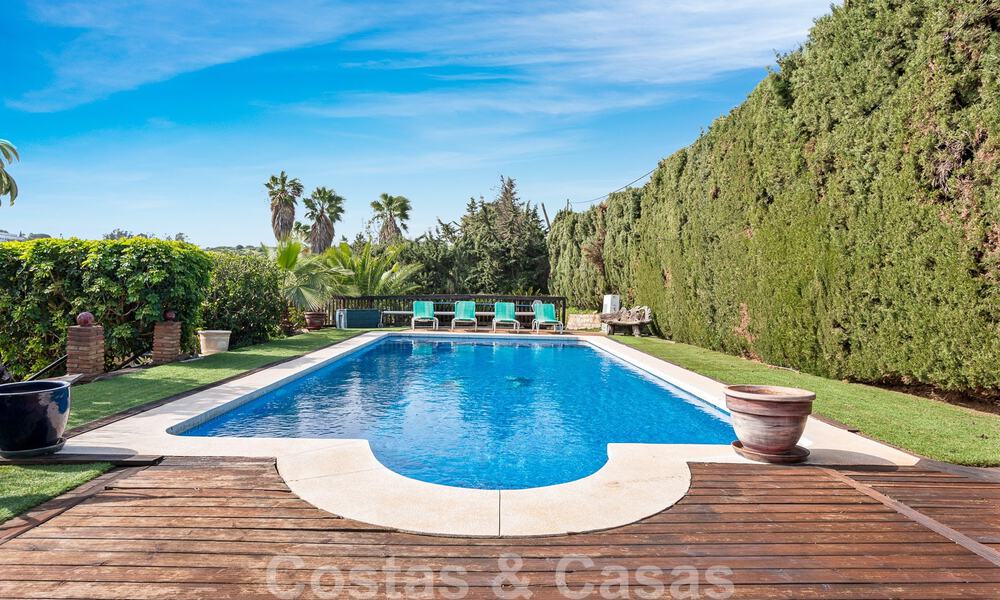 Maison espagnole à vendre sur un vaste terrain situé dans une zone tranquille à une courte distance du centre d'Estepona 50931