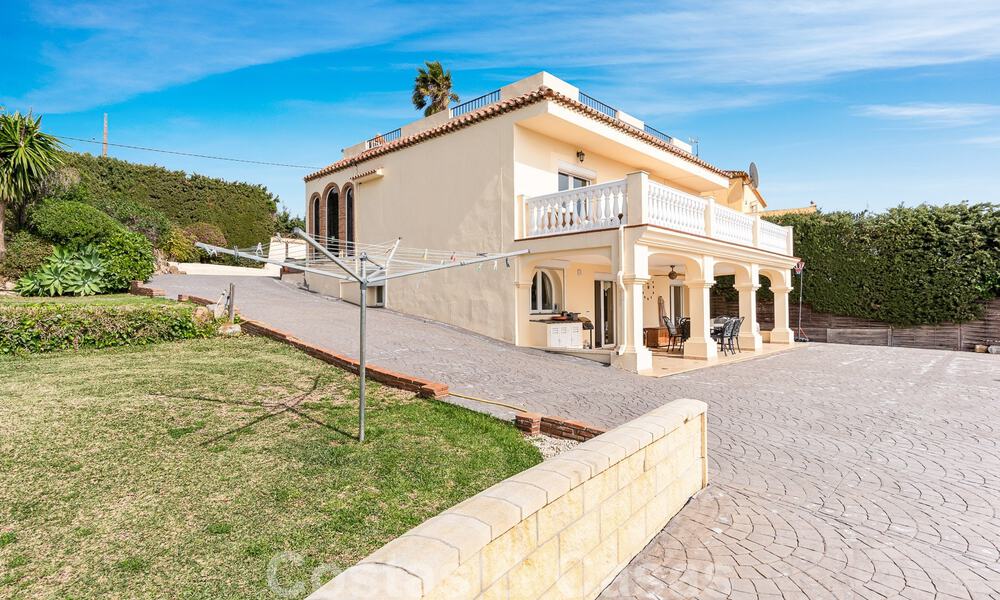 Maison espagnole à vendre sur un vaste terrain situé dans une zone tranquille à une courte distance du centre d'Estepona 50934