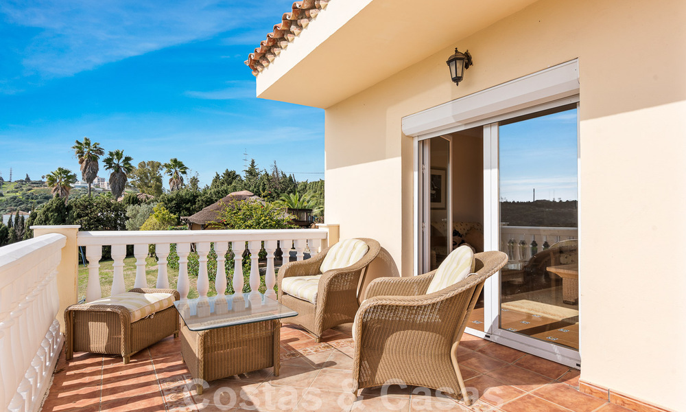 Maison espagnole à vendre sur un vaste terrain situé dans une zone tranquille à une courte distance du centre d'Estepona 50936