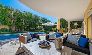 Exceptionnelle villa de luxe de style andalou à vendre, à distance de marche de la plage, sur le Golden Mile de Marbella 50767 
