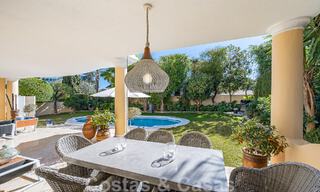 Exceptionnelle villa de luxe de style andalou à vendre, à distance de marche de la plage, sur le Golden Mile de Marbella 50768 