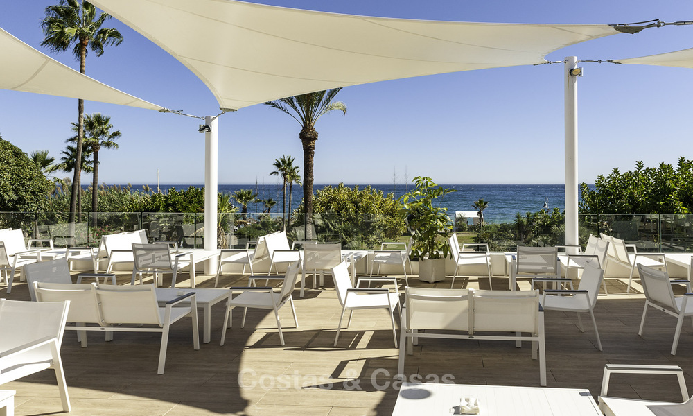 Nouvelle villa de conception contemporaine à vendre à deux pas de la nouvelle plage du Golden Mile, entre Marbella et Estepona 50043