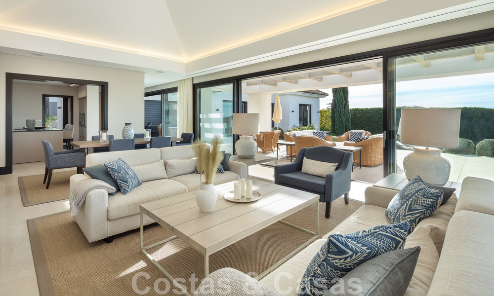 Villa de luxe méditerranéenne indépendante à vendre avec vue sur la mer, entourée de terrains de golf à Nueva Andalucia, Marbella 50717