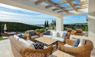 Villa de luxe méditerranéenne indépendante à vendre avec vue sur la mer, entourée de terrains de golf à Nueva Andalucia, Marbella 50719 