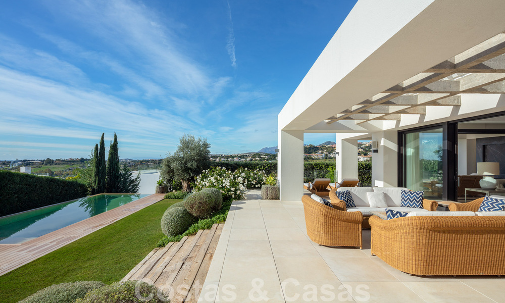 Villa de luxe méditerranéenne indépendante à vendre avec vue sur la mer, entourée de terrains de golf à Nueva Andalucia, Marbella 50720