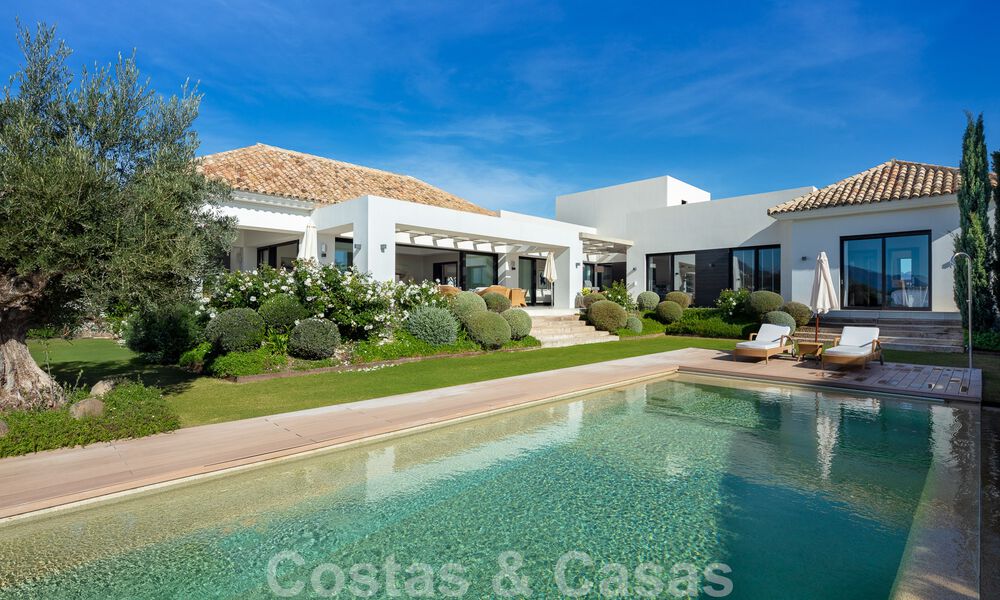 Villa de luxe méditerranéenne indépendante à vendre avec vue sur la mer, entourée de terrains de golf à Nueva Andalucia, Marbella 50731