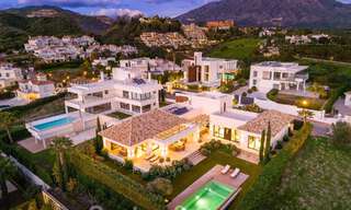 Villa de luxe méditerranéenne indépendante à vendre avec vue sur la mer, entourée de terrains de golf à Nueva Andalucia, Marbella 50734 