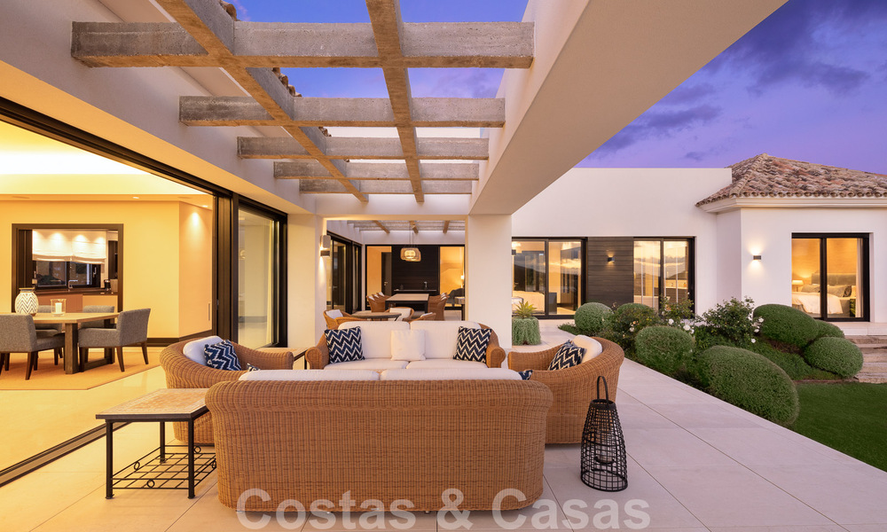 Villa de luxe méditerranéenne indépendante à vendre avec vue sur la mer, entourée de terrains de golf à Nueva Andalucia, Marbella 50735