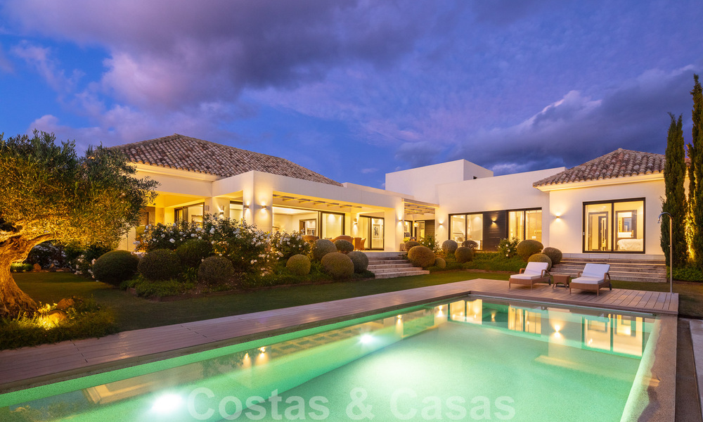 Villa de luxe méditerranéenne indépendante à vendre avec vue sur la mer, entourée de terrains de golf à Nueva Andalucia, Marbella 50736