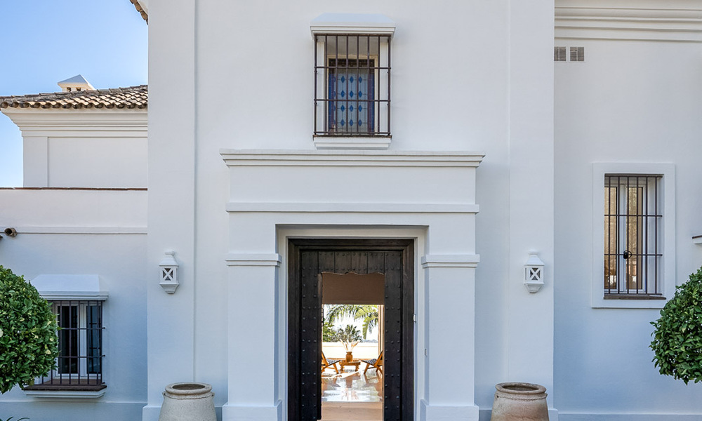 Villa andalouse de luxe à vendre avec vue panoramique sur la mer à Los Monteros, Marbella 50937