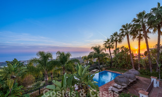 Villa andalouse de luxe à vendre avec vue panoramique sur la mer à Los Monteros, Marbella 50938 