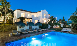 Villa andalouse de luxe à vendre avec vue panoramique sur la mer à Los Monteros, Marbella 50939 