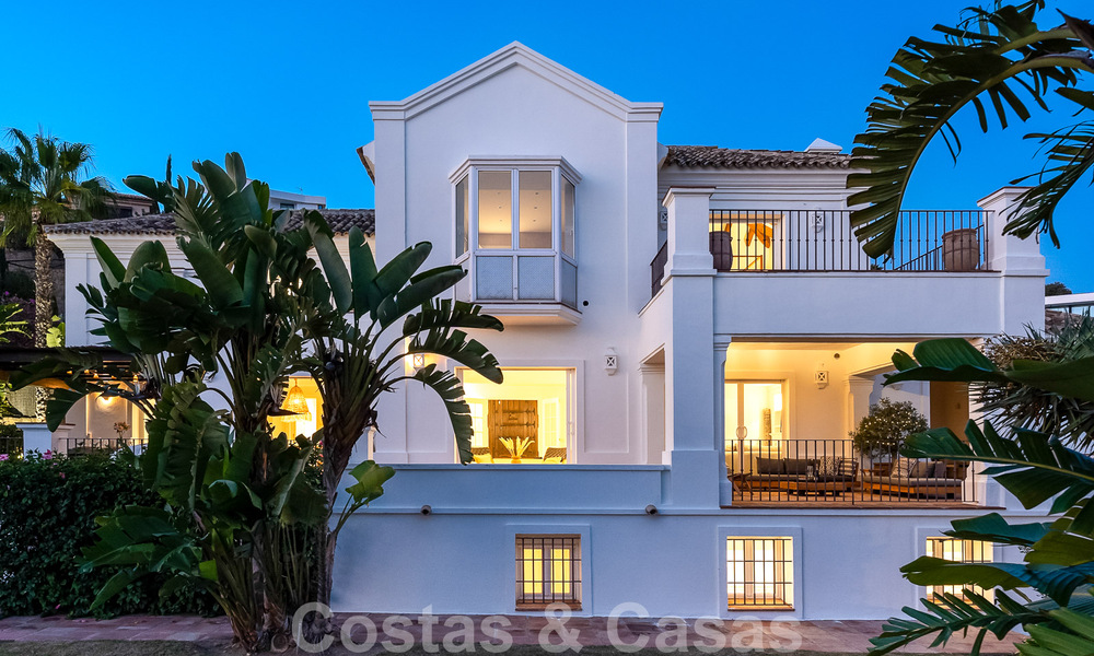 Villa andalouse de luxe à vendre avec vue panoramique sur la mer à Los Monteros, Marbella 50941