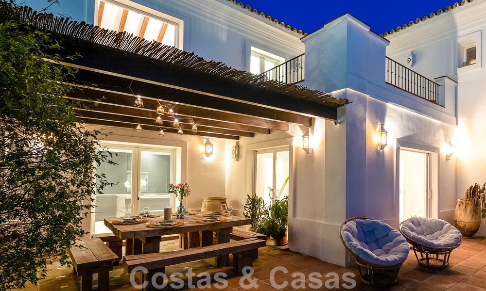 Villa andalouse de luxe à vendre avec vue panoramique sur la mer à Los Monteros, Marbella 50943