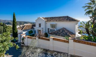 Villa andalouse de luxe à vendre avec vue panoramique sur la mer à Los Monteros, Marbella 50945 