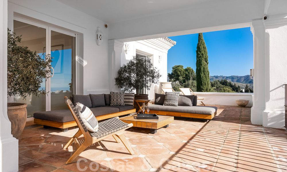 Villa andalouse de luxe à vendre avec vue panoramique sur la mer à Los Monteros, Marbella 50947