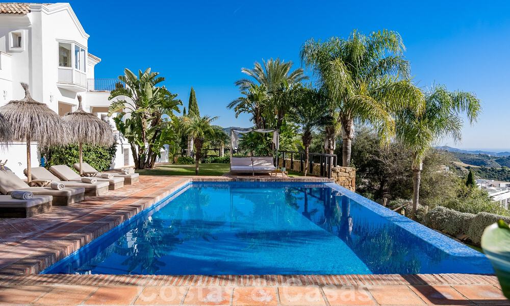 Villa andalouse de luxe à vendre avec vue panoramique sur la mer à Los Monteros, Marbella 50949