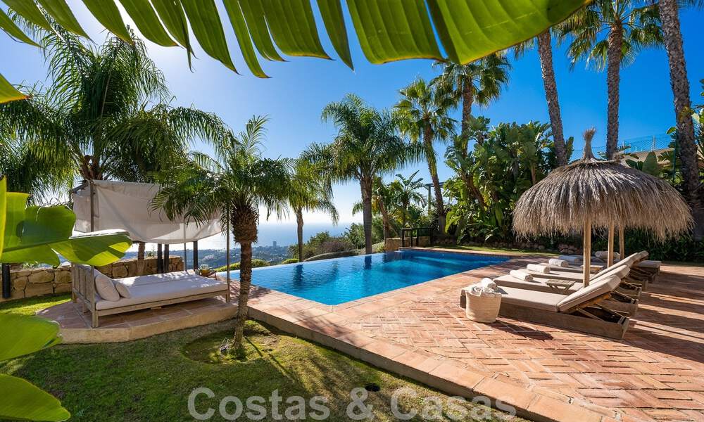 Villa andalouse de luxe à vendre avec vue panoramique sur la mer à Los Monteros, Marbella 50950