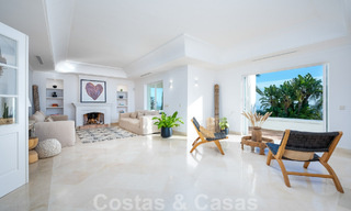 Villa andalouse de luxe à vendre avec vue panoramique sur la mer à Los Monteros, Marbella 50954 