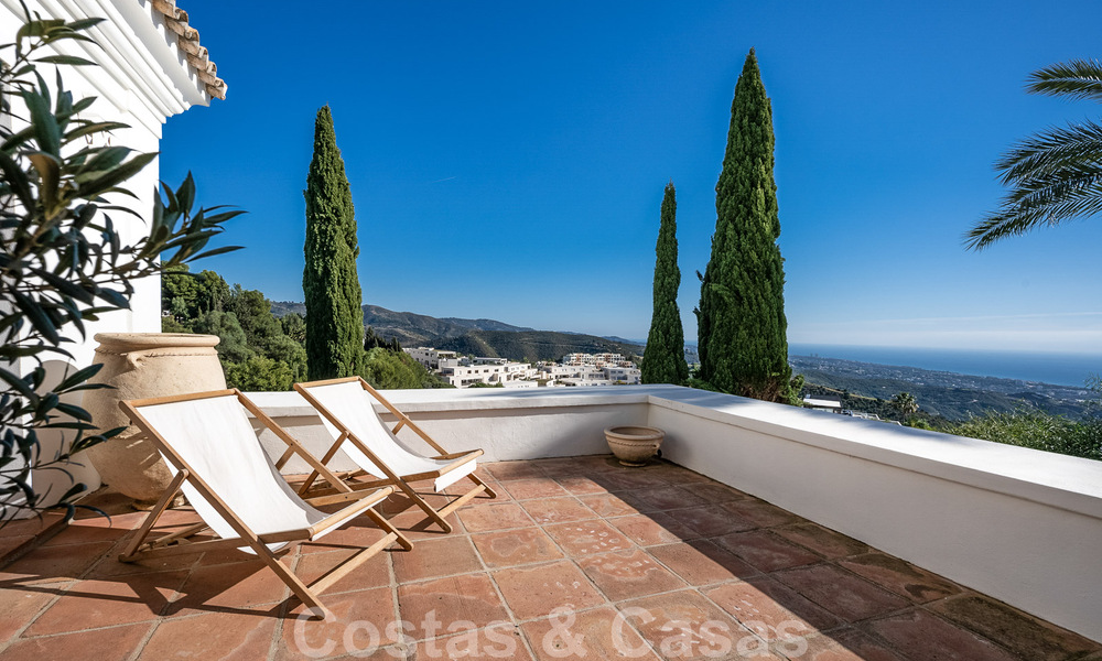 Villa andalouse de luxe à vendre avec vue panoramique sur la mer à Los Monteros, Marbella 50955