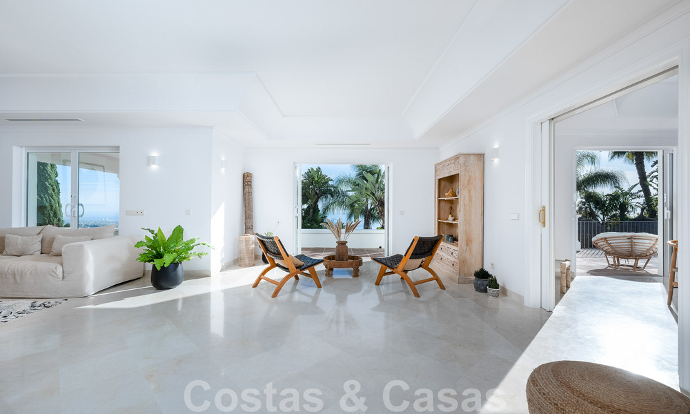 Villa andalouse de luxe à vendre avec vue panoramique sur la mer à Los Monteros, Marbella 50957