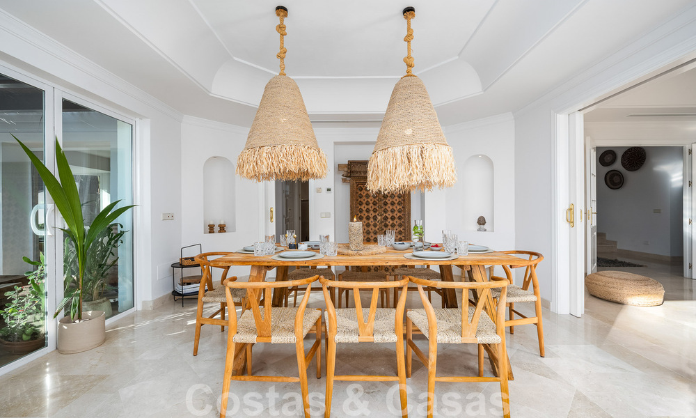 Villa andalouse de luxe à vendre avec vue panoramique sur la mer à Los Monteros, Marbella 50958