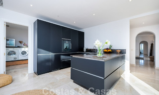 Villa andalouse de luxe à vendre avec vue panoramique sur la mer à Los Monteros, Marbella 50959 