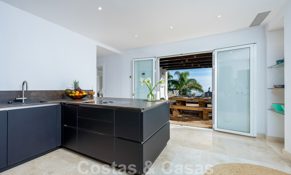 Villa andalouse de luxe à vendre avec vue panoramique sur la mer à Los Monteros, Marbella 50961