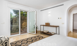 Villa andalouse de luxe à vendre avec vue panoramique sur la mer à Los Monteros, Marbella 50967 