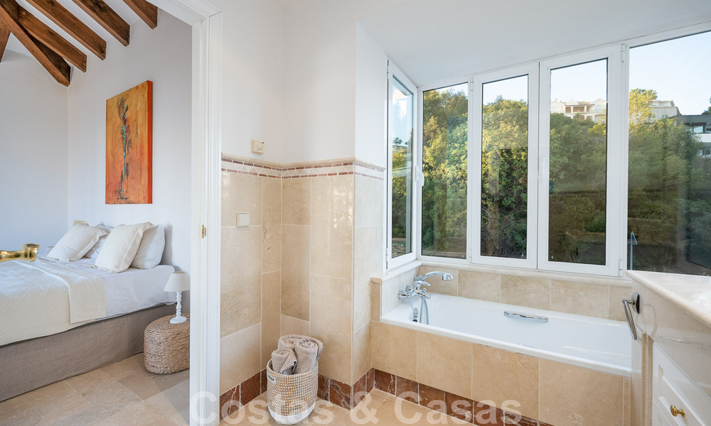 Villa andalouse de luxe à vendre avec vue panoramique sur la mer à Los Monteros, Marbella 50970