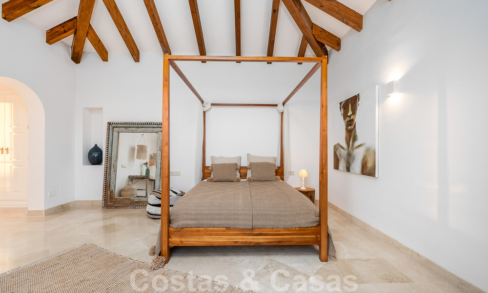 Villa andalouse de luxe à vendre avec vue panoramique sur la mer à Los Monteros, Marbella 50971