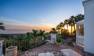 Villa andalouse de luxe à vendre avec vue panoramique sur la mer à Los Monteros, Marbella 50974 