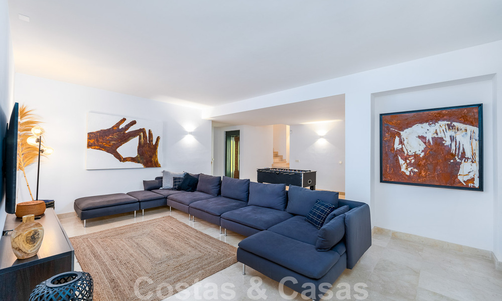 Villa andalouse de luxe à vendre avec vue panoramique sur la mer à Los Monteros, Marbella 50975