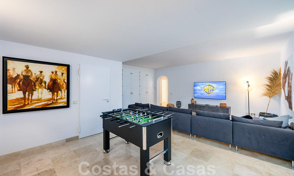 Villa andalouse de luxe à vendre avec vue panoramique sur la mer à Los Monteros, Marbella 50976